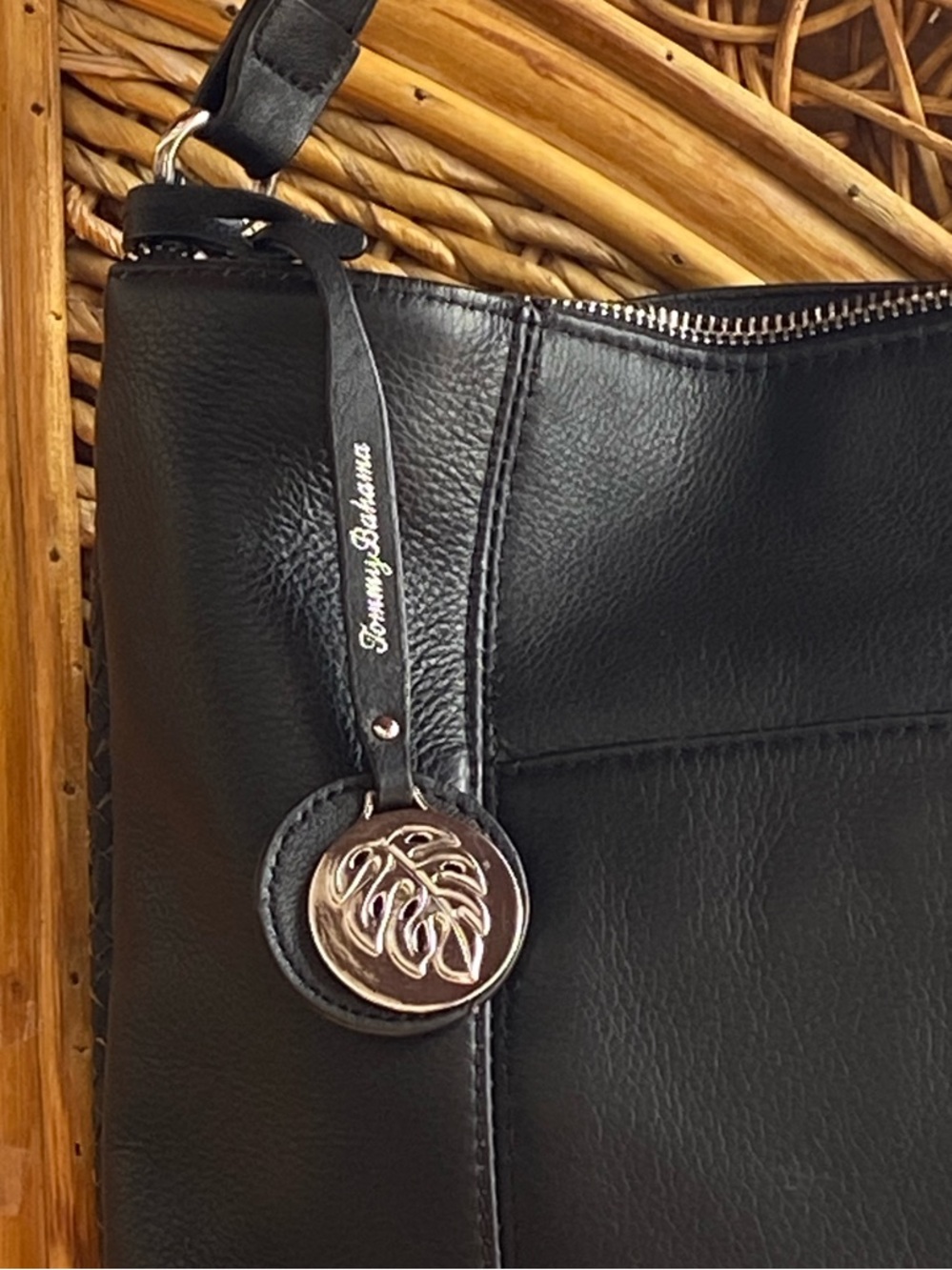 Tommy Bahama Classic Black Leather Shoulder Bag Timeless Everyday Style - Picture 5 of 11